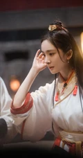 杨幂一袭英气十足古装扮相可爱鬼马花絮图片