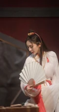 杨幂一袭英气十足古装扮相可爱鬼马花絮图片