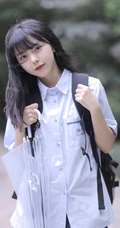 可爱清纯齐刘海黑直长发少女学生妹子手拿雨伞甜美街拍写真大图
