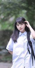 可爱清纯齐刘海黑直长发少女学生妹子手拿雨伞甜美街拍写真大图