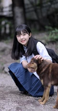 可爱清纯齐刘海黑直长发少女学生妹子手拿雨伞甜美街拍写真大图