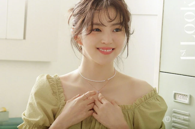 韩国微胖气质女生韩素希气质时尚穿搭登杂志写真图片
