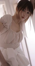 夏天该有的样子，大长腿漂亮少女肉色纱裙气质居家写真照片