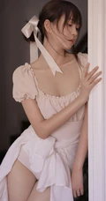 夏天该有的样子，大长腿漂亮少女肉色纱裙气质居家写真照片