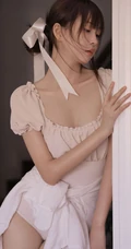 夏天该有的样子，大长腿漂亮少女肉色纱裙气质居家写真照片