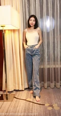 清甜动人齐肩短发女生背心牛仔裤穿搭显苗条身材纤细线条写真套图