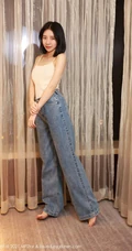 清甜动人齐肩短发女生背心牛仔裤穿搭显苗条身材纤细线条写真套图