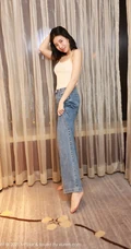 清甜动人齐肩短发女生背心牛仔裤穿搭显苗条身材纤细线条写真套图