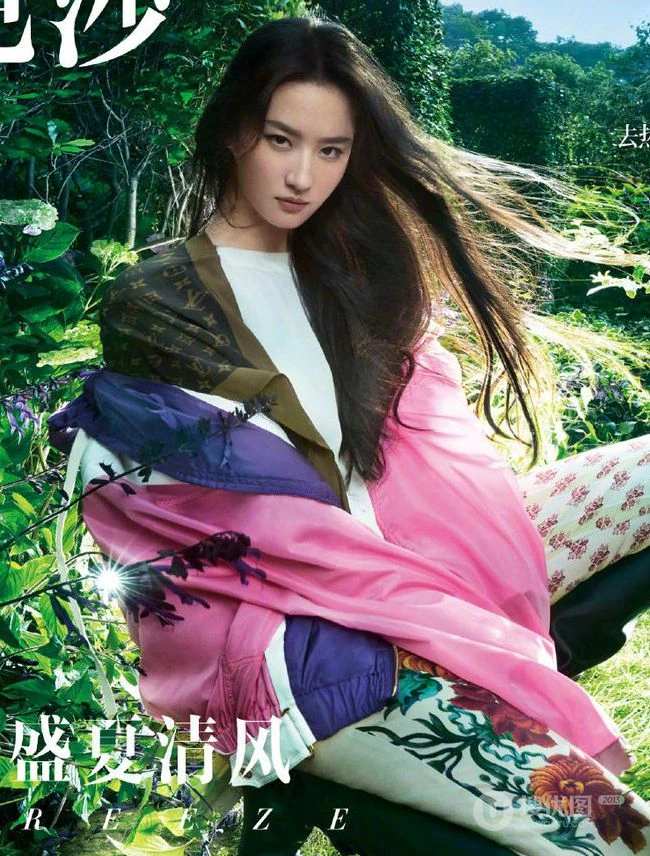 刘亦菲森系雨林风格唯美时尚杂志写真照
