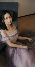 邓恩熙闪亮星空裙与金鱼相伴故事感十足写真大片