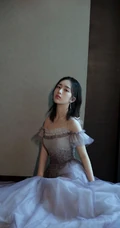 邓恩熙闪亮星空裙与金鱼相伴故事感十足写真大片