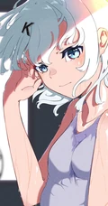 晶莹的汗水，热的流汗的动漫少女高清插画图片