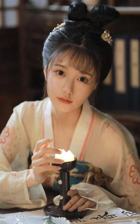 古装发髻，汉服打扮少女萌妹温婉娇滴滴可人复古写真照片