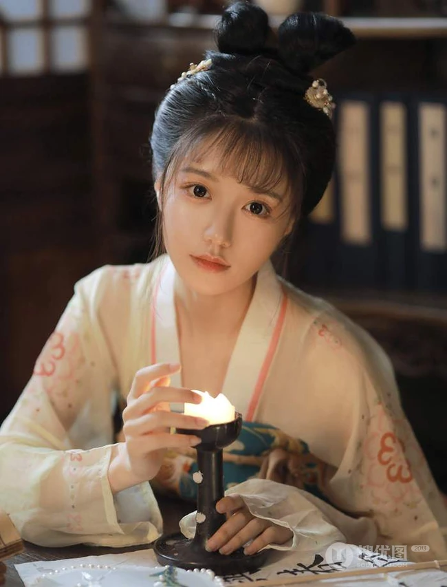 古装发髻，汉服打扮少女萌妹温婉娇滴滴可人复古写真照片