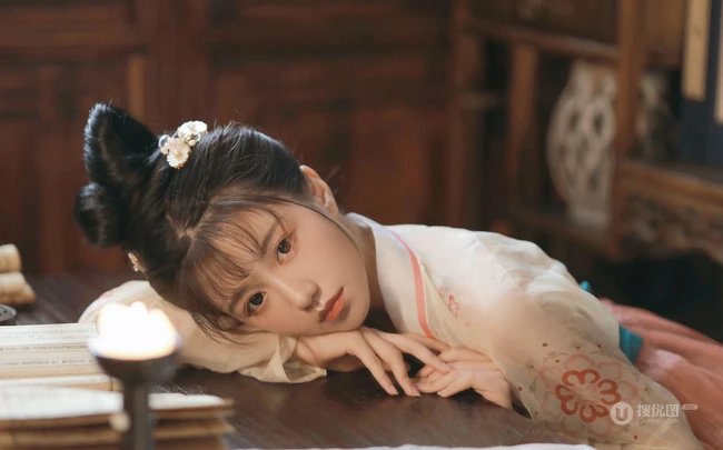 古装发髻，汉服打扮少女萌妹温婉娇滴滴可人复古写真照片