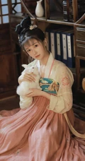 古装发髻，汉服打扮少女萌妹温婉娇滴滴可人复古写真照片