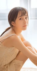 爱随心动，情随意生，让人心动的甜美漂亮肩带裙少女居家温馨写真照