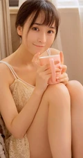 爱随心动，情随意生，让人心动的甜美漂亮肩带裙少女居家温馨写真照
