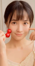 爱随心动，情随意生，让人心动的甜美漂亮肩带裙少女居家温馨写真照