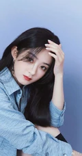 赵丽颖温柔淡雅水蓝色衬衫穿搭时尚写真图片