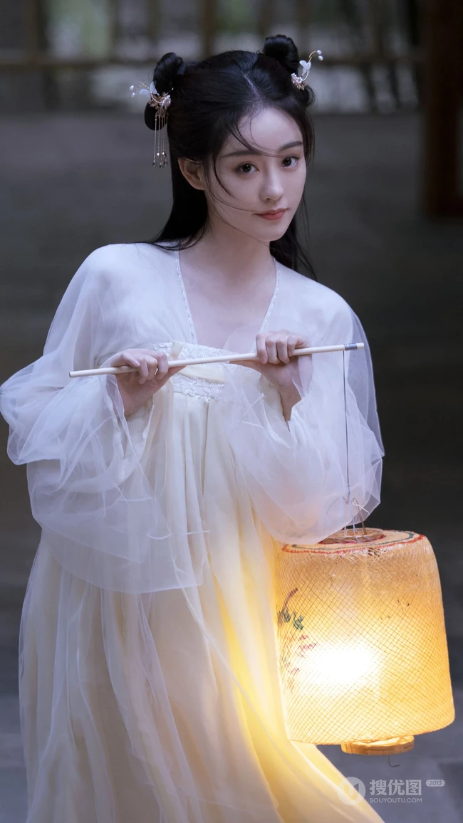 祝绪丹手拿灯笼搭配古装白裙仙气飘飘写真手机壁纸图片