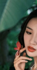 唐艺昕气质优雅露肩装礼裙黑裙穿搭户外写真美照