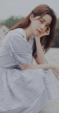 欧阳娜娜治愈系清新格纹连衣裙露天阳台写真图片