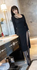 温柔气质女生轻熟萌奈子高叉黑裙深袜袜穿搭居家柔美写真套图