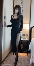 温柔气质女生轻熟萌奈子高叉黑裙深袜袜穿搭居家柔美写真套图