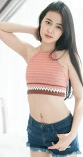 没有太多装饰，泰国清新气质素颜女生简单夏日穿搭街拍生活照片图集