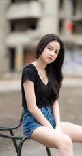 没有太多装饰，泰国清新气质素颜女生简单夏日穿搭街拍生活照片图集
