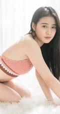 没有太多装饰，泰国清新气质素颜女生简单夏日穿搭街拍生活照片图集