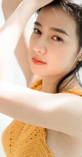 没有太多装饰，泰国清新气质素颜女生简单夏日穿搭街拍生活照片图集