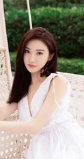 景甜清新白裙户外优雅甜美写真图片