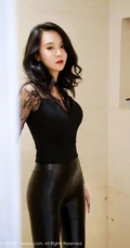 气质女生轻熟蓝夏Akasha黑色蕾丝衣皮裤穿搭显凹凸有致身材写真套图