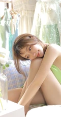 薄荷绿的夏天，格外美，高颜值美背女生小姐姐超好看室内气质写真图片