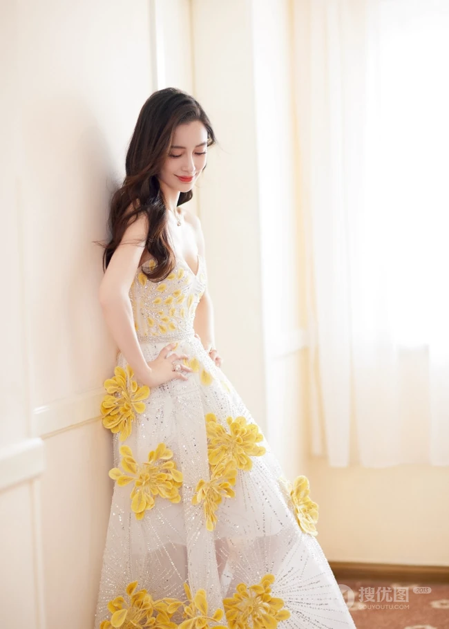 angelababy气质优雅繁花纱裙邂逅绚丽盛夏写真图片
