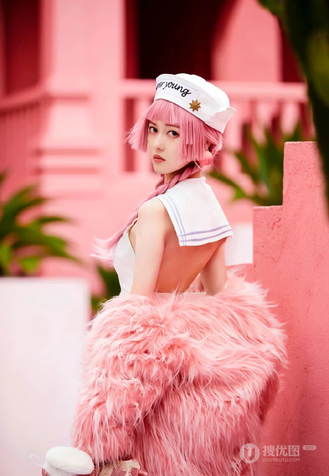 陆婷玉俏皮气质粉装夏日COS写真，大秀美背，线条感 动人身材