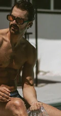 巴西男模Clint Mauro夏日泳池写真显匀称身形腹肌图片