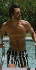 巴西男模Clint Mauro夏日泳池写真显匀称身形腹肌图片
