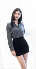 窈窕身姿女生轻熟SISY思经典都市OL制服短裙袜装气质写真套图