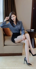 窈窕身姿女生轻熟SISY思经典都市OL制服短裙袜装气质写真套图