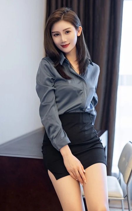 窈窕身姿女生轻熟SISY思经典都市OL制服短裙袜装气质写真套图