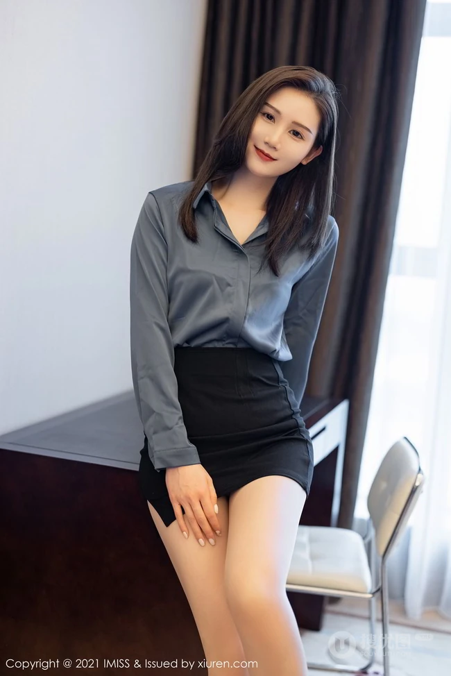 窈窕身姿女生轻熟SISY思经典都市OL制服短裙袜装气质写真套图