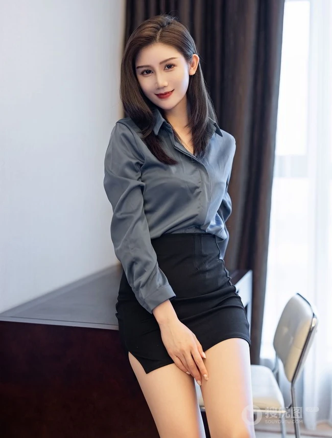 窈窕身姿女生轻熟SISY思经典都市OL制服短裙袜装气质写真套图