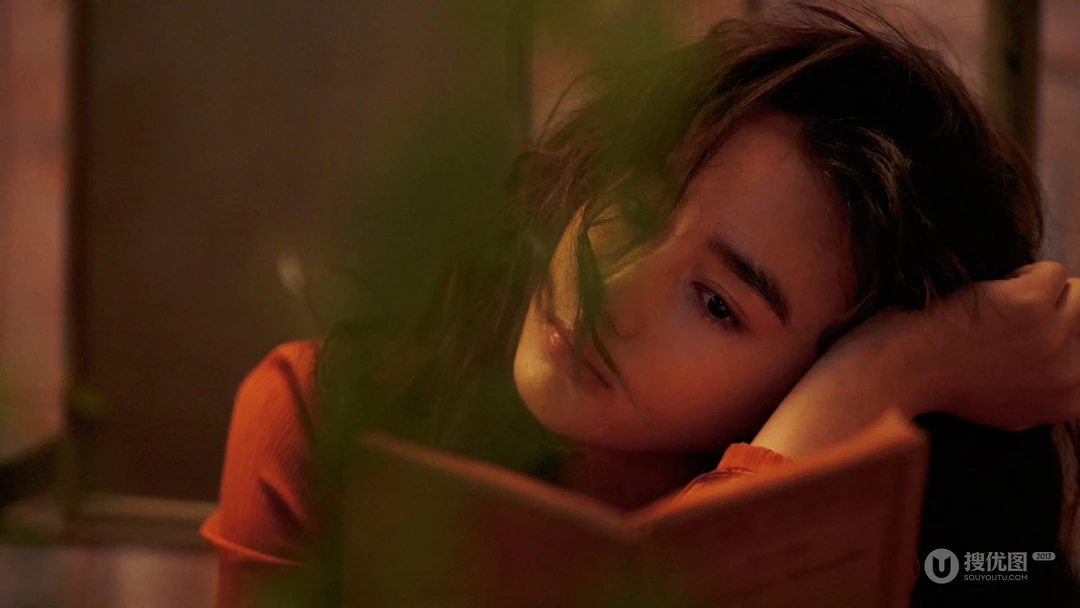 云南美女李宛妲慵懒气质私房写真桌面壁纸图片