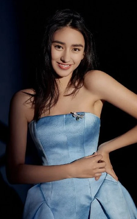 18岁傣族少女李宛妲气质动人裙装系列穿搭写真图片