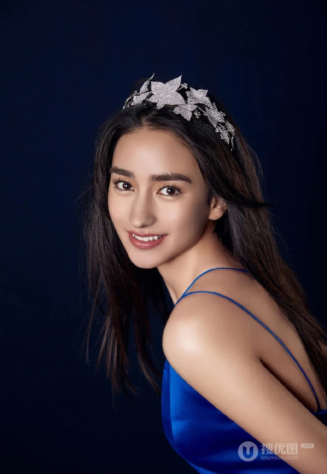 18岁傣族少女李宛妲气质动人裙装系列穿搭写真图片