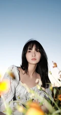 葛鑫怡清新印花白裙宛若花间精灵唯美户外写真图片