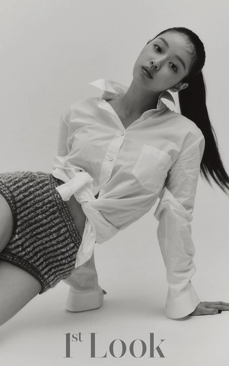 韩国女团歌手成员YooA时尚个性写真登杂志图片